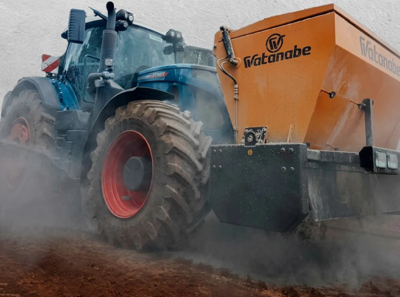 DCW 2.2 delivering a uniform binder curtain across the full road width – eliminating the under-dosed, over-dosed, and zero-dosed zones that manual spreading creates