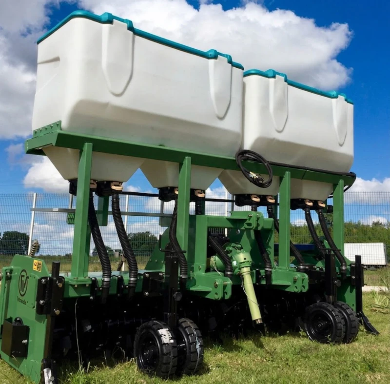 PSW-3200B Rotavator detailed view – 2000 kg fertilizer bunker, reverse-rotation rotor, multi-stage sorting tines, PTO gearbox, and rear packer roller